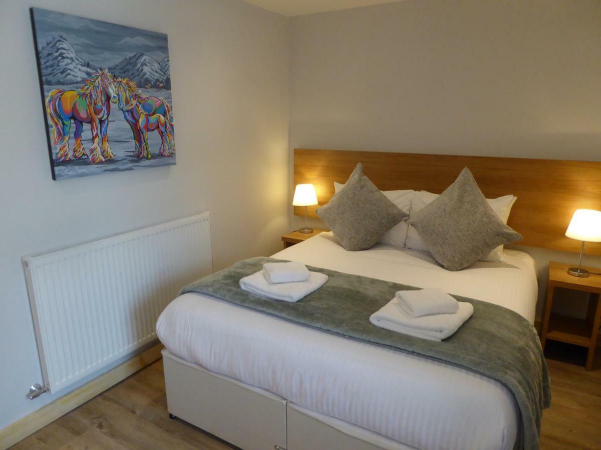 Auchendennan Farm Self Catering Cottages Балоч Екстериор снимка