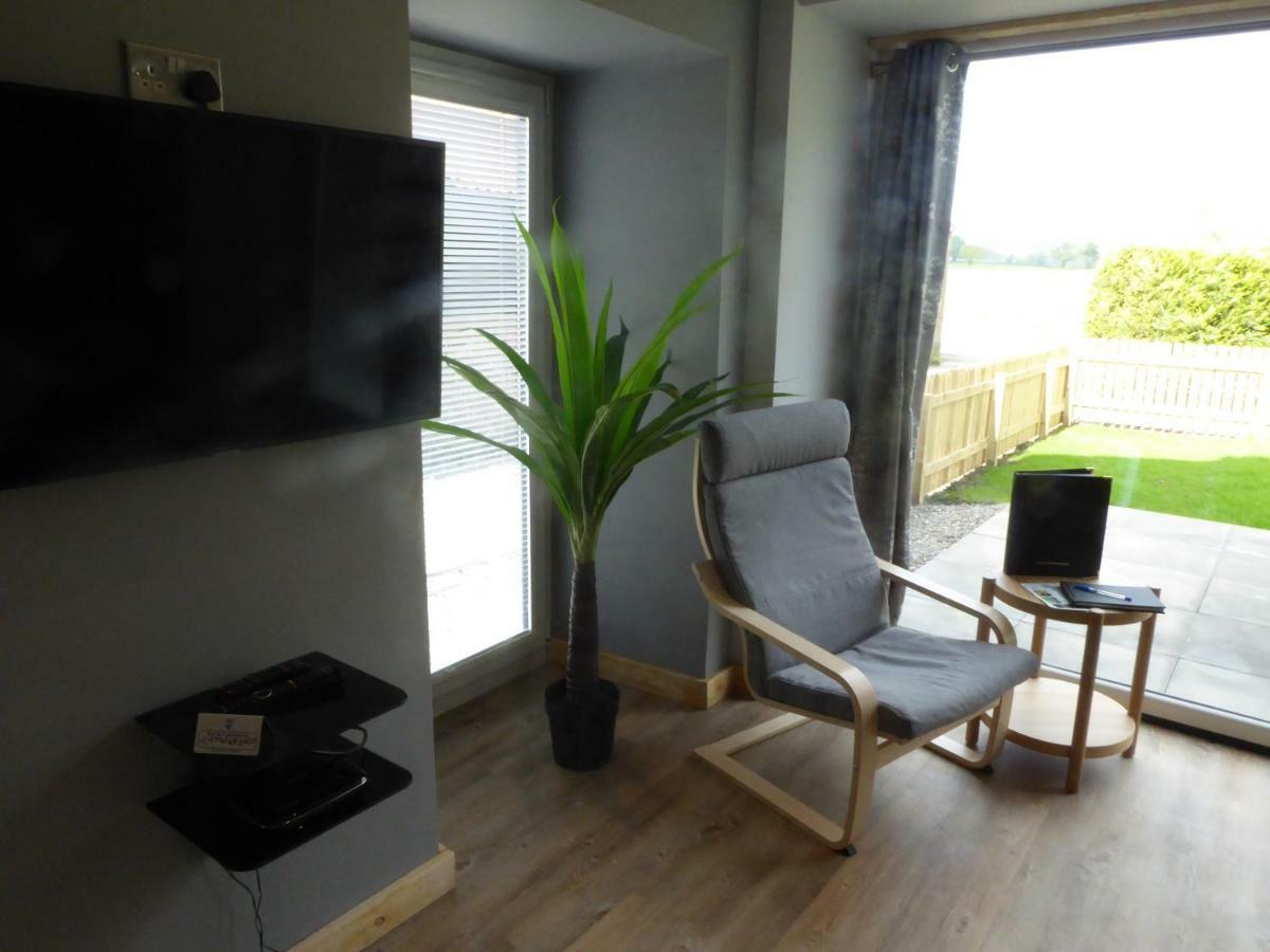Auchendennan Farm Self Catering Cottages Балоч Екстериор снимка